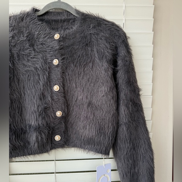 COMMENSE Cropped Fuzzy Cardigan with Pearl Buttons Womens Sz S NWT Furry Gray - Picture 3 of 10